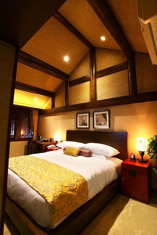 Renli Hotel Чънду Екстериор снимка