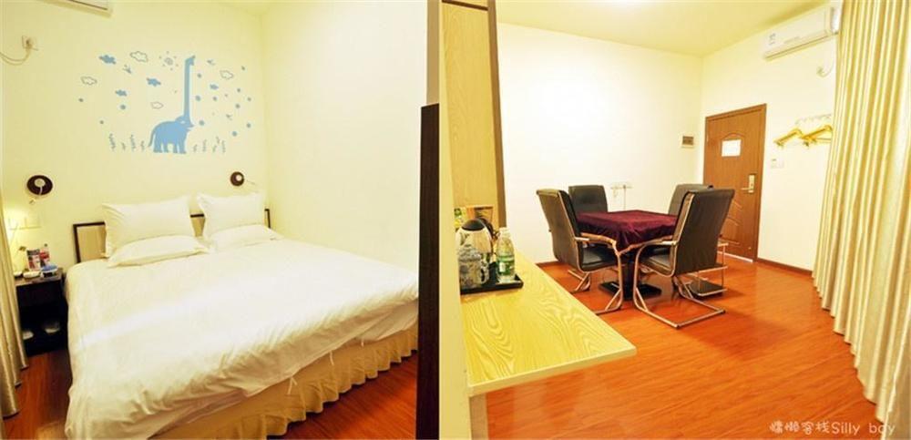 Renli Hotel Чънду Екстериор снимка