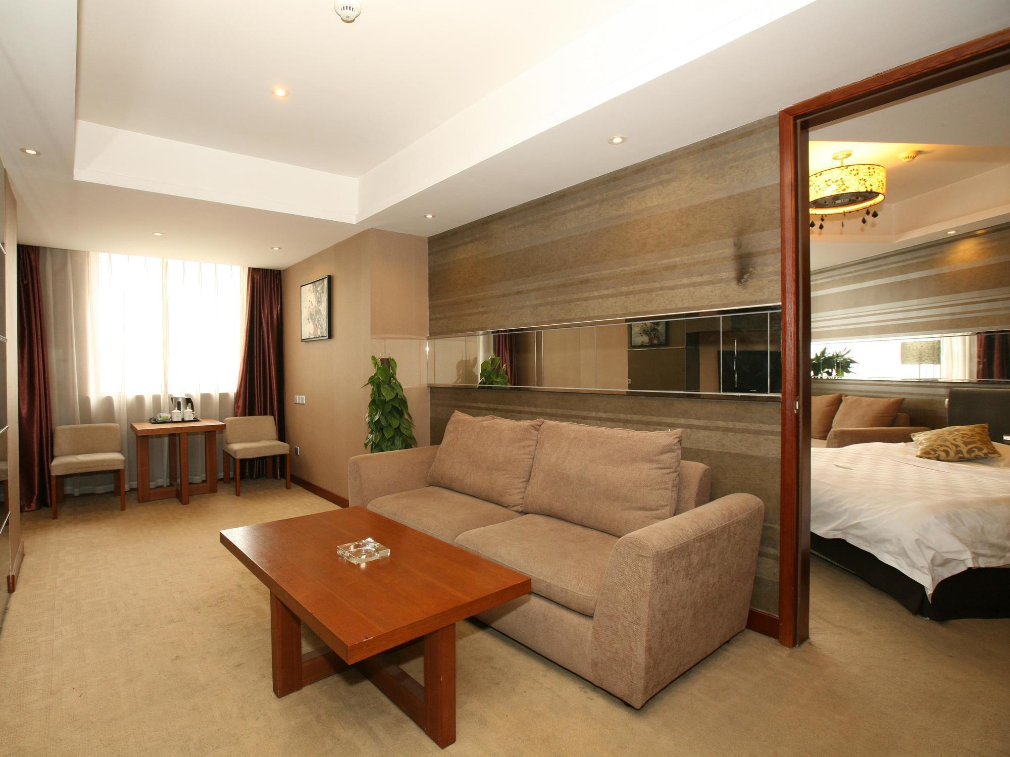 Renli Hotel Чънду Екстериор снимка